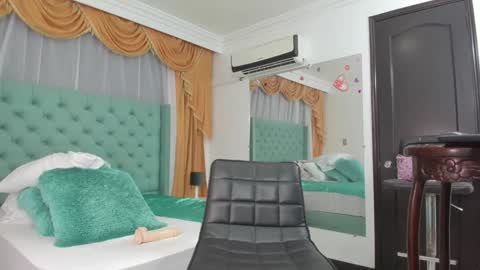 Snapshot of victoria_sweets_ chatting on 02-01-25, 01:55 victoria_sweets_ online show from 02-01-25, 01:55