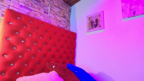 Snapshot of victoria_thompson6 chatting on 09-14-25, 01:32 victoria online show from 09-14-25, 01:32