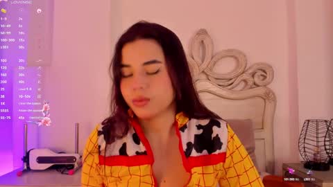 Snapshot of victoria_vallejo chatting on 02-06-25, 11:32 victoria online show from 02-06-25, 11:32
