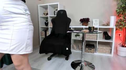 Snapshot of victoria_vergara chatting on 04-10-26, 11:15 Victoria online show from 04-10-26, 11:15