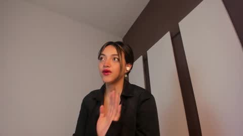 victoriaa2_doll online show from 03-25-26, 12:00