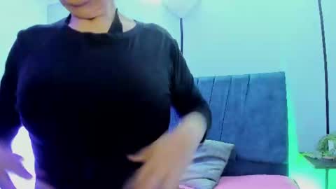 victoriaa_anderson_ online show from 06-26-26, 12:09