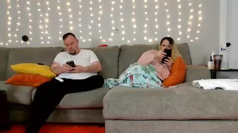 Snapshot of victoriaandjesse chatting on 01-13-25, 04:41 Victoria and Jesse online show from 01-13-25, 04:41