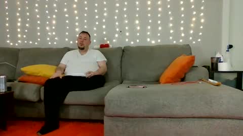 Snapshot of victoriaandjesse chatting on 01-31-25, 06:02 Victoria and Jesse online show from 01-31-25, 06:02