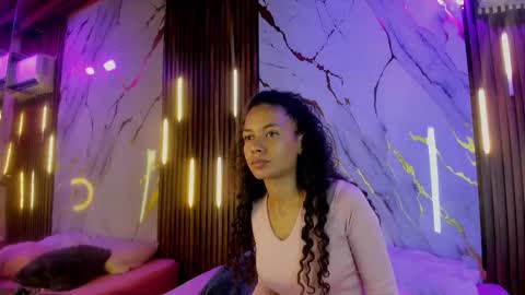 Victoria  online show from 09-28-25, 07:41