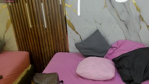 Victoria  online show from 11-20-25, 08:30