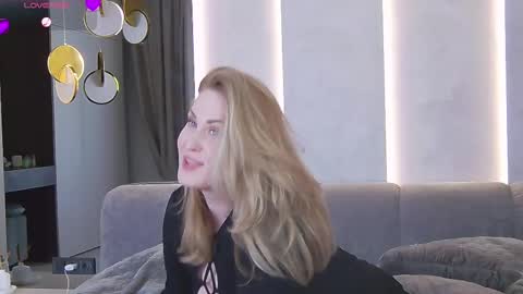Snapshot of victoriafalls chatting on 02-19-25, 08:01 Miss V online show from 02-19-25, 08:01