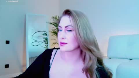 Miss V online show from 12-21-25, 07:04