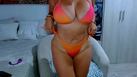 Snapshot of victoriahispanic chatting on 05-03-26, 01:28 victoriahispanic online show from 05-03-26, 01:28
