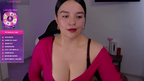 Snapshot of victoriahot_23 chatting on 07-27-26, 02:46 Kim 3 online show from 07-27-26, 02:46