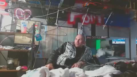 victoriajohn online show from 11-13-25, 05:17