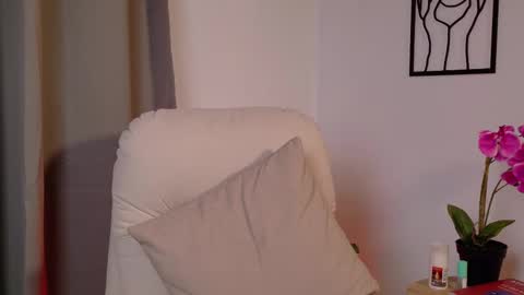 VictoriaNova online show from 02-17-26, 08:48