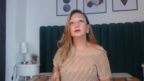 victoriaqueen_fg_ online show from 10-06-25, 12:35