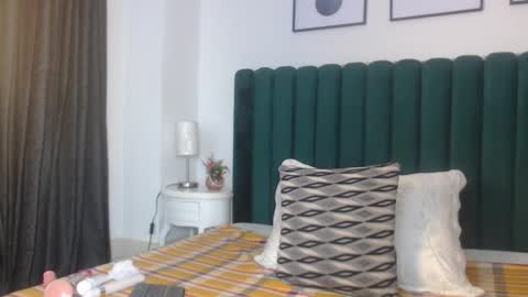 victoriaqueen_fg_ online show from 10-08-25, 12:47