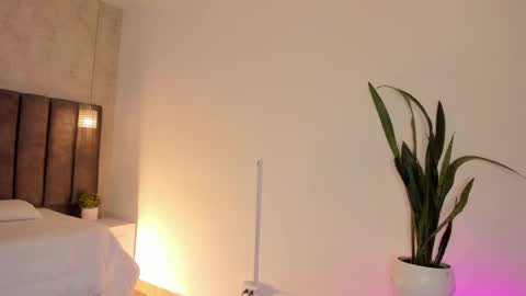 Snapshot of victoriaregia1 chatting on 02-27-25, 11:31 Maria Victoria online show from 02-27-25, 11:31