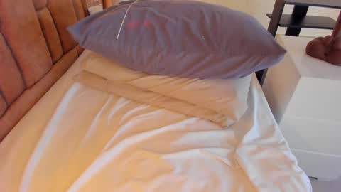 Victoria  online show from 03-09-25, 05:28