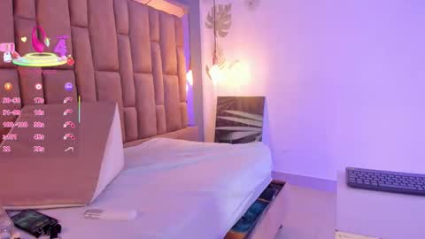 Victoria  online show from 10-30-25, 01:45