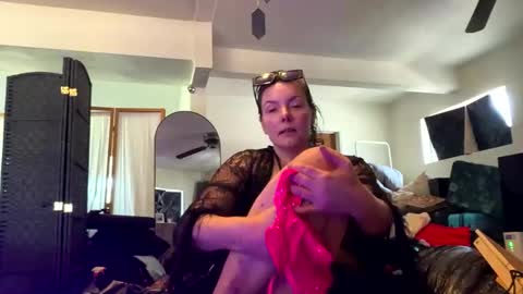 Snapshot of victoriaryderxxxoo chatting on 04-26-26, 10:07 victoriaryderxxxoo online show from 04-26-26, 10:07