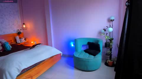 Snapshot of victoriasmithtv chatting on 03-08-25, 07:20 victoriasmithtv online show from 03-08-25, 07:20