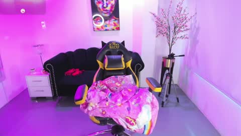 Victoria.  online show from 05-17-26, 12:12