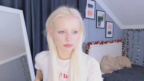 Snapshot of vienna_gones chatting on 04-11-26, 12:20 Eva online show from 04-11-26, 12:20