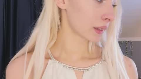 Snapshot of vienna_gones chatting on 04-25-26, 01:41 Eva online show from 04-25-26, 01:41
