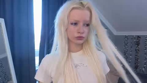 Snapshot of vienna_gones chatting on 05-09-26, 12:32 Eva online show from 05-09-26, 12:32