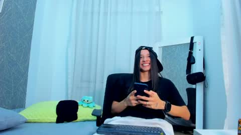 viictoriiasaenz online show from 04-17-26, 03:20