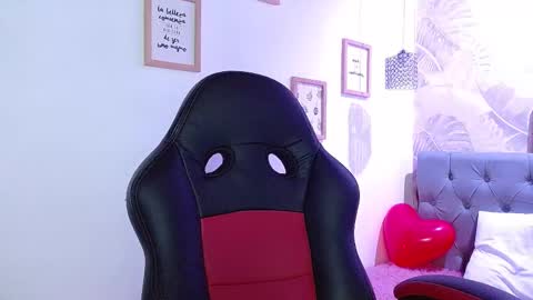 Snapshot of viiolleta chatting on 02-15-25, 12:11 viioleta online show from 02-15-25, 12:11