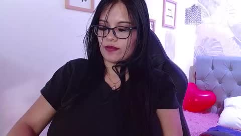 Snapshot of viiolleta chatting on 02-15-25, 06:23 viioleta online show from 02-15-25, 06:23