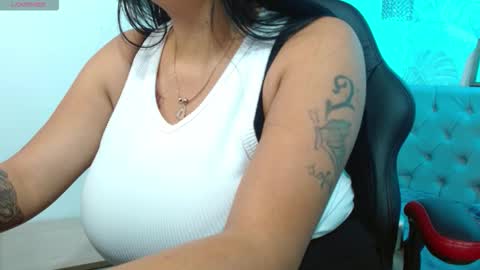 Snapshot of viiolleta chatting on 09-10-25, 12:27 viioleta online show from 09-10-25, 12:27