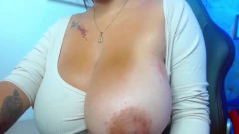 Snapshot of viiolleta chatting on 10-11-25, 12:58 viioleta online show from 10-11-25, 12:58