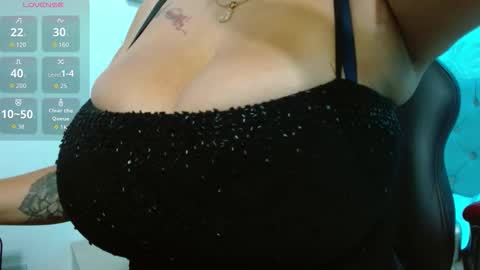 Snapshot of viiolleta chatting on 11-21-25, 12:48 viioleta online show from 11-21-25, 12:48