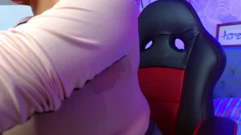 Snapshot of viiolleta chatting on 11-25-25, 12:27 viioleta online show from 11-25-25, 12:27