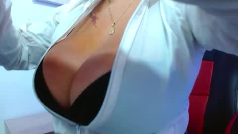 Snapshot of viiolleta chatting on 12-03-25, 12:25 viioleta online show from 12-03-25, 12:25