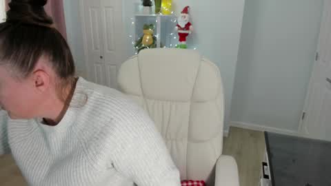 Ukrainian-woman online show from 12-08-24, 06:28