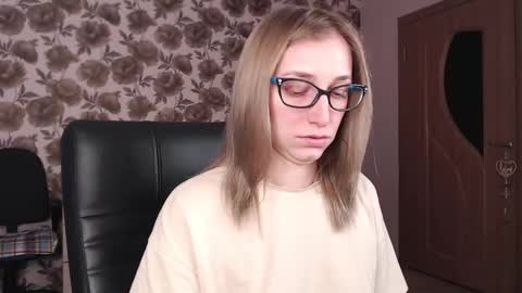 Snapshot of vikaericka chatting on 12-06-24, 02:46 Vika online show from 12-06-24, 02:46