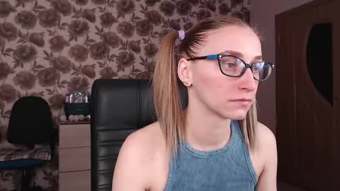 Snapshot of vikaericka chatting on 01-07-25, 12:20 Vika online show from 01-07-25, 12:20