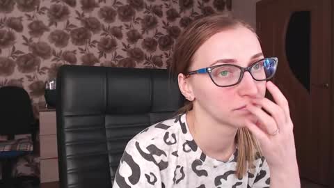 Snapshot of vikaericka chatting on 01-31-25, 04:03 Vika online show from 01-31-25, 04:03