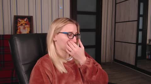 Snapshot of vikaericka chatting on 10-10-25, 09:41 Vika online show from 10-10-25, 09:41