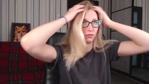 Snapshot of vikaericka chatting on 10-31-25, 05:19 Vika online show from 10-31-25, 05:19