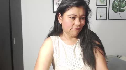 Viki Mom  online show from 12-31-24, 08:15