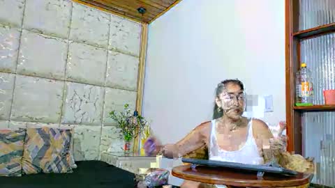 vikiTomson online show from 12-15-25, 01:59