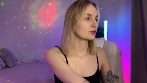 Snapshot of vikky_moon chatting on 05-14-26, 12:50 Vikky online show from 05-14-26, 12:50