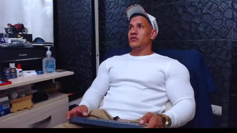 Viktor Herrera online show from 01-21-25, 03:04
