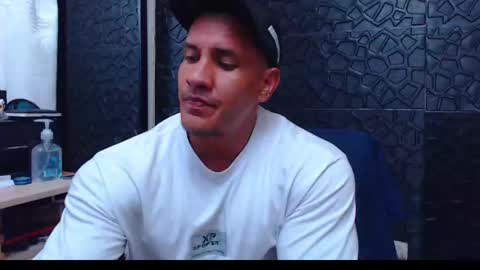 Viktor Herrera online show from 01-22-25, 02:59