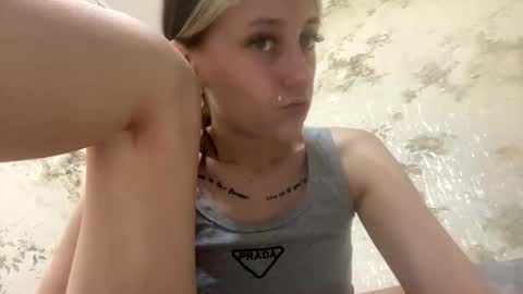 Snapshot of viktoria9898 chatting on 05-25-26, 11:11 Sweett online show from 05-25-26, 11:11