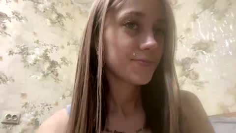 Snapshot of viktoria9898 chatting on 05-27-26, 01:46 Sweett online show from 05-27-26, 01:46