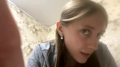 Snapshot of viktoria9898 chatting on 08-05-26, 11:39 Sweett online show from 08-05-26, 11:39