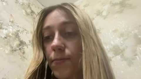 Snapshot of viktoria9898 chatting on 08-09-26, 11:31 Sweett online show from 08-09-26, 11:31